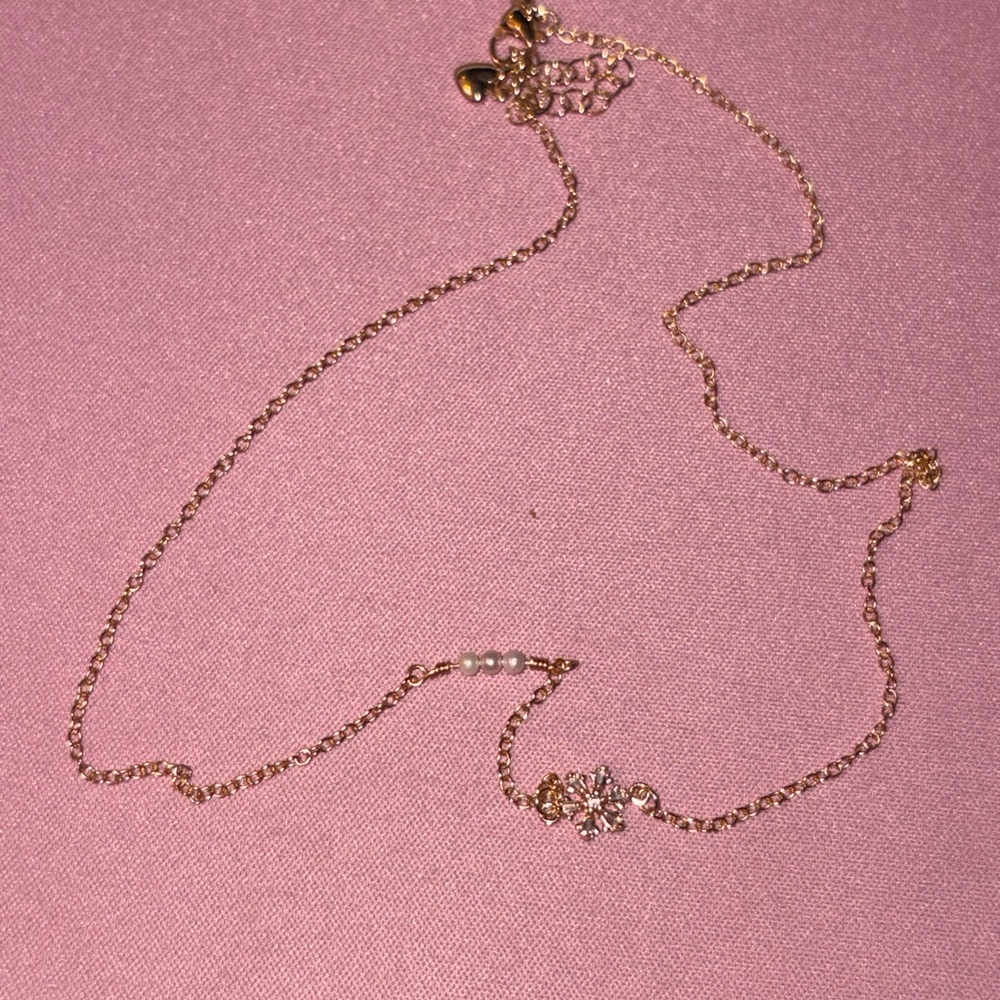 Elegant Gold Necklace with Snowflake Pendant
